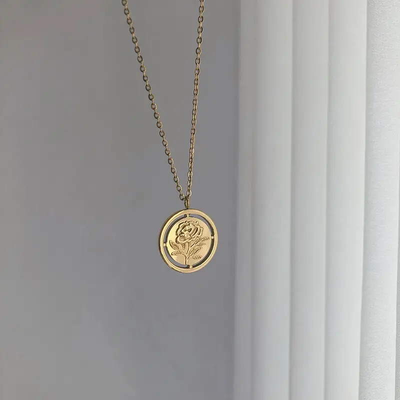 Three-dimensional Flower Cutout Rose Necklace