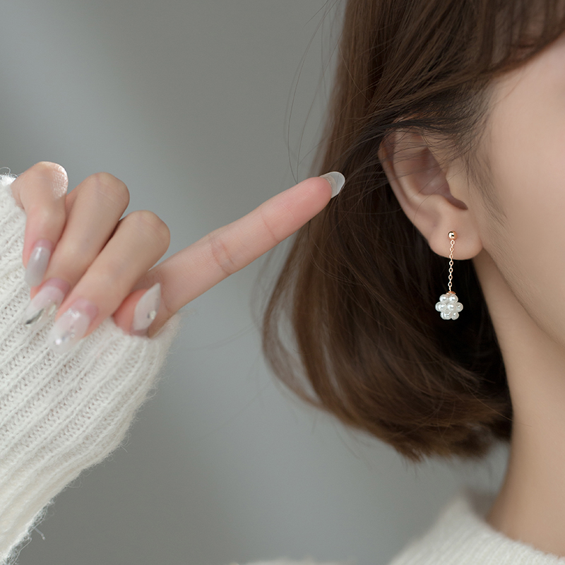 Women Short Fashion And Delicate Earrings