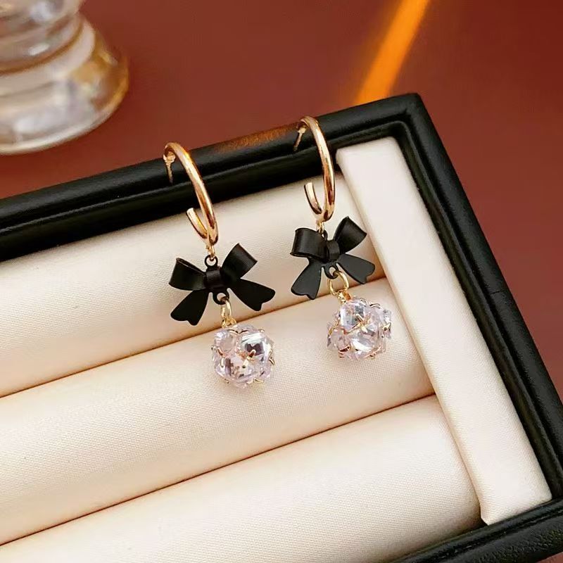 Silver Post Earrings Adorned With Zircon Bow Details. Sweet And Versatile Design, Featured Retro Square Shape, High-end And Niche Style.