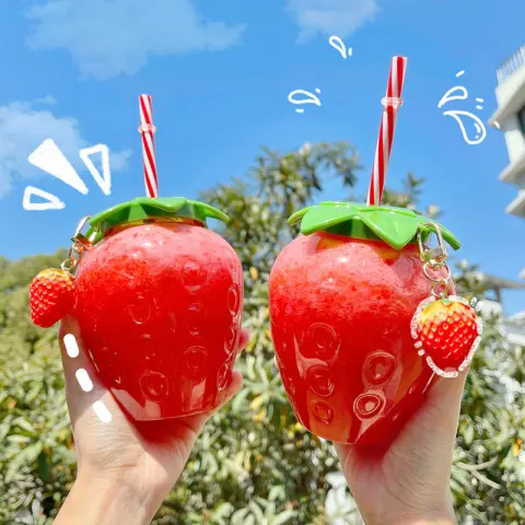 500ml Kawaii Strawberry Water Bottle Cute Straw PP Milk