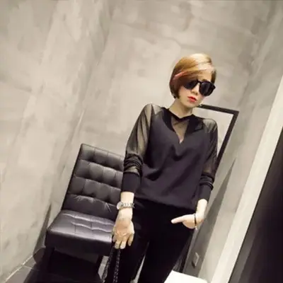 The spring and Autumn New Lace Long Sleeved T-shirt blouse Korean women knit shirt mesh shirt stitching Perspective