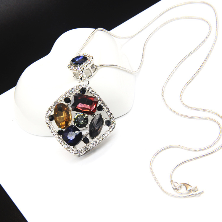 Autumn and winter Korean Edition necklace, female gold ball pearl, long fashion sweater chain accessories, pendants, pendants, small jewelry wholesale
