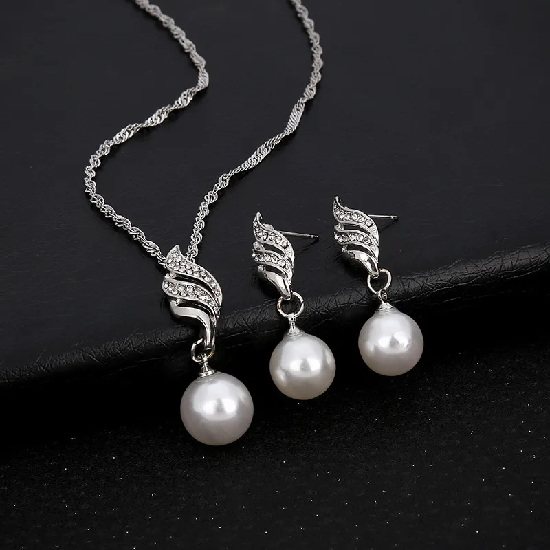 Europe and the United States explosion models accessories bride accessories Pearl Diamond Necklace Set Earrings wavy lines - Silver