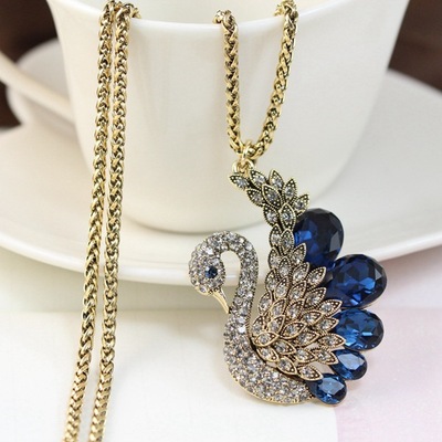 Swan crystal glass necklace