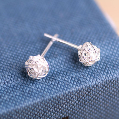 Earrings with silk yarn