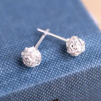 Earrings with silk yarn