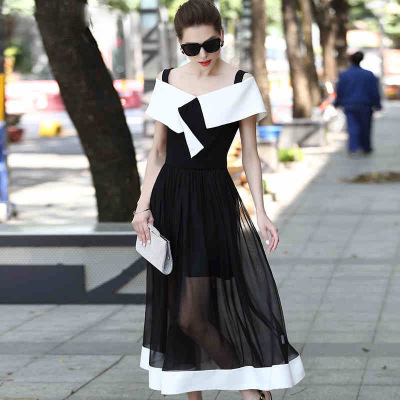 Tucked waist was thin and western style skirt