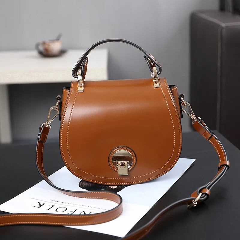 The New South Korean fashion handbag Mini Shoulder bag bag ladies handbag on behalf of a pig - Brown