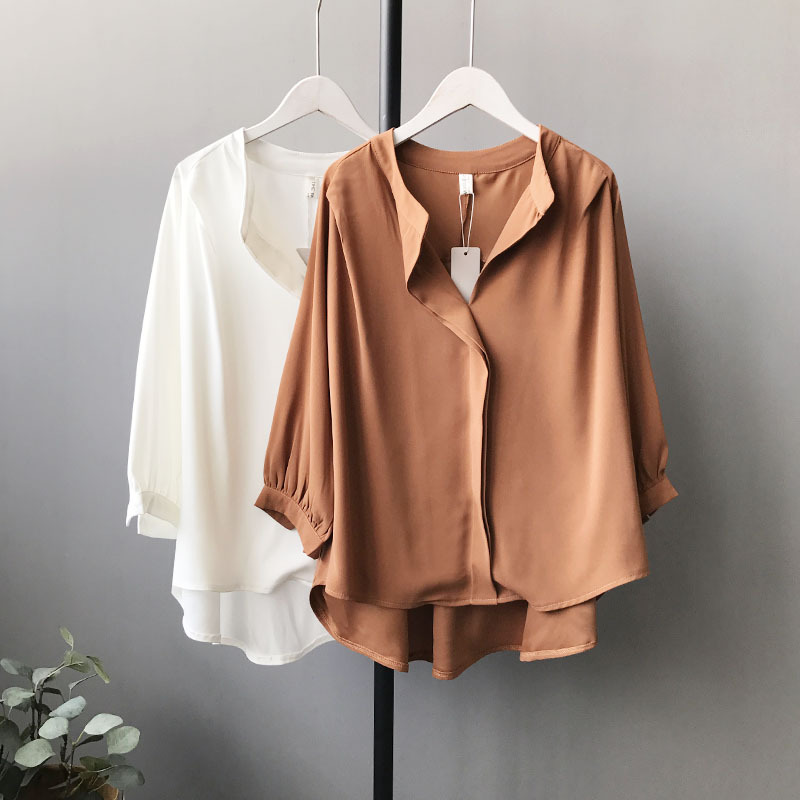 V-neck 3 Quarter Lantern Sleeve Blouse