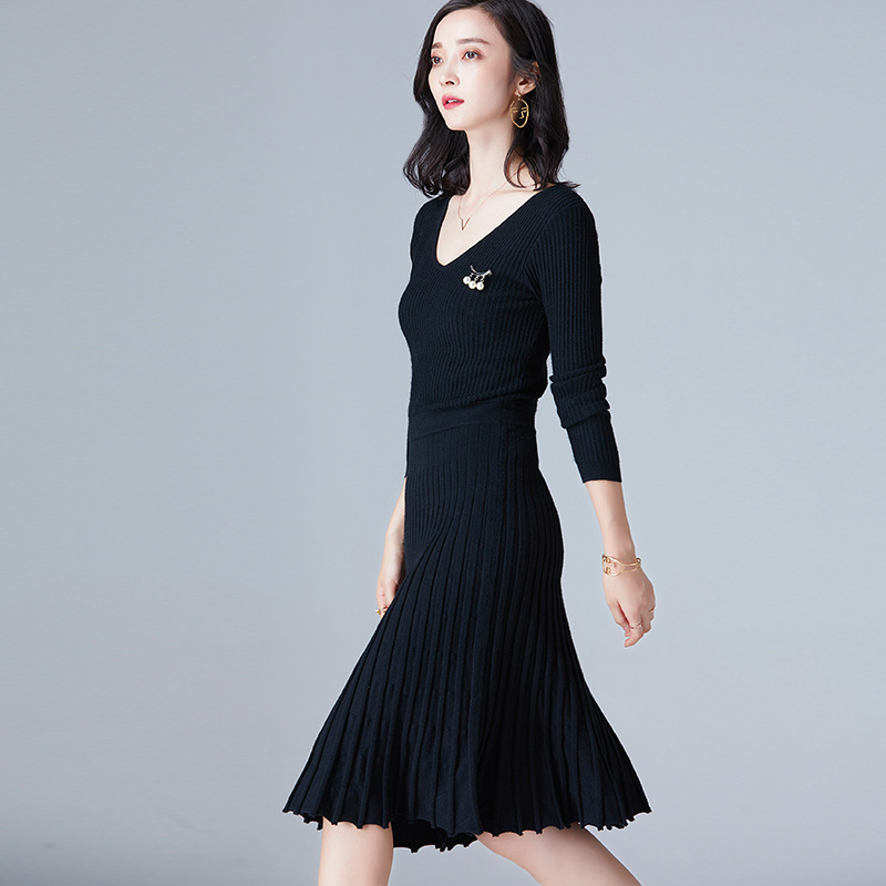 V Collar Pleated Knit Dress — foto 3
