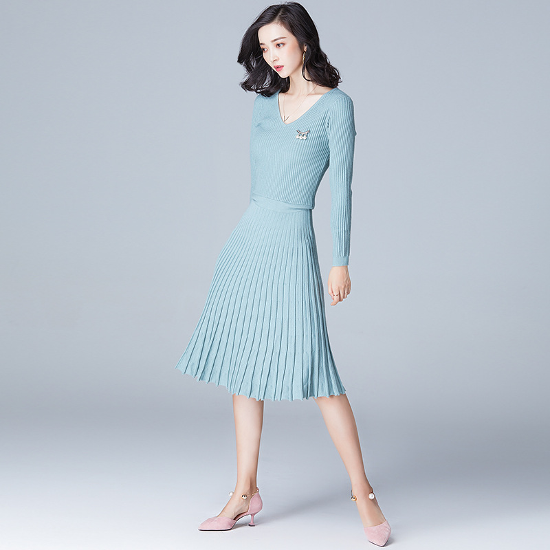 V Collar Pleated Knit Dress