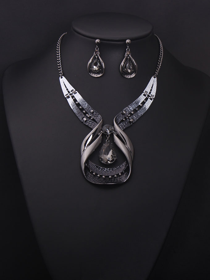 Crystal Gemstone Short Clavicle Necklace — foto 2