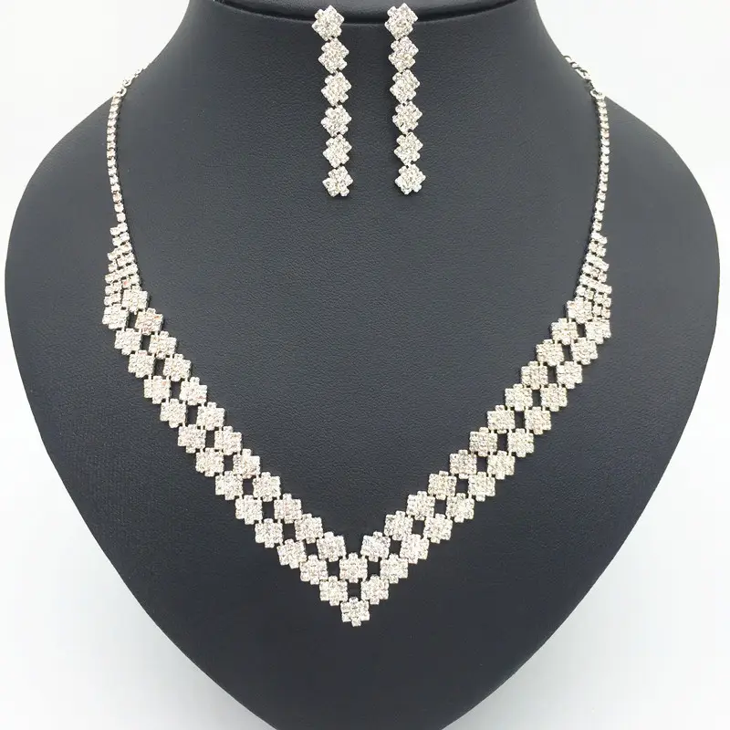 The bride necklace of exquisite luxury double