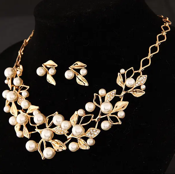 Two-Piece Set Of Pearl Four-Leaf Clover Necklace