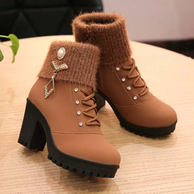 Produktbild der eleganten Stiefeletten mit Absatz