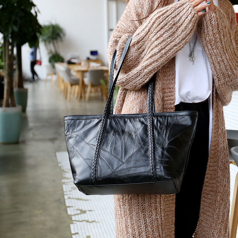 In the winter of Korean version of the New Ladies Bag Shoulder Bag Messenger Bag Leather Handbag