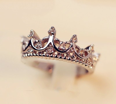 Diamond crown ring