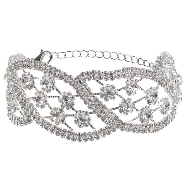 Claw chain necklace exaggerated neck beam pattern