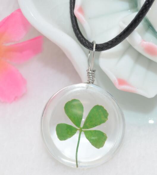 New handmade plant dried flowers pendant lucky four-leaf blade crystal glass ball necklace pendant