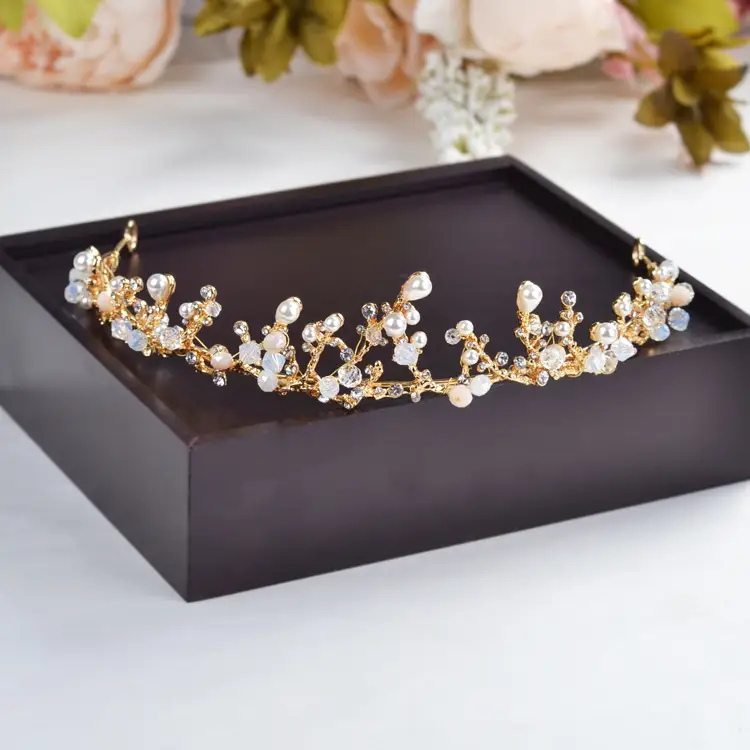 Crown necklace and earrings three-piece set