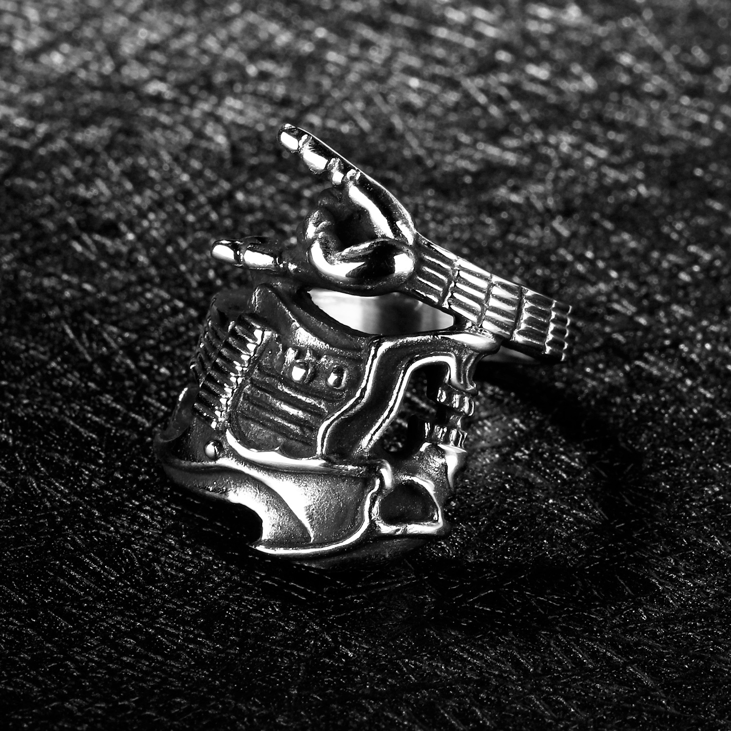 Titanium steel men's ring fashion rock hip hop skull guitar victory gesture instrument single ring — foto 4
