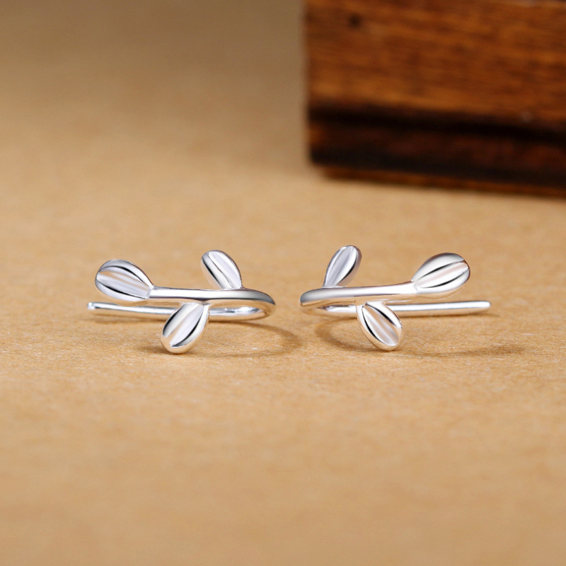 Small leaves earrings sterling silver girls Korean jewelry Christmas earrings silver s925 sterling silver earrings tender leaf ear clip