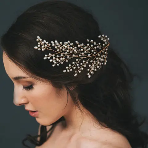 The Bride Wedding Outdoor Shooting Handmade Pearl Comb Shape