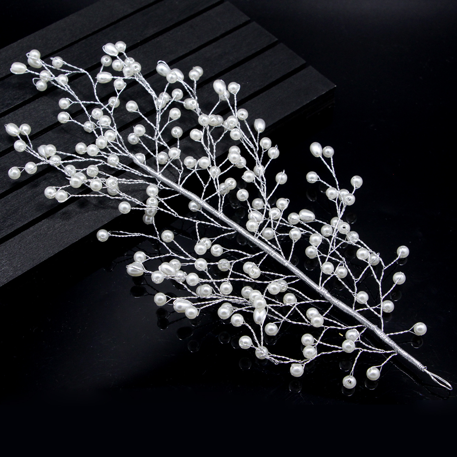 The bride wedding outdoor shooting handmade pearl comb shape sample leaves hair headdress spot wholesale — foto 5