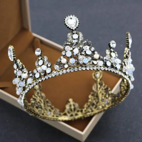 Korean Bride Rounded Crown Princess Pearl Diamond Wedding Ornaments