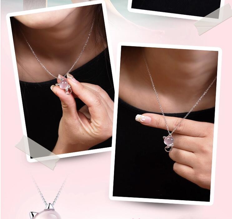 Feline crystal pendant