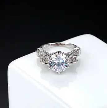 European and American fashion luxury female ring