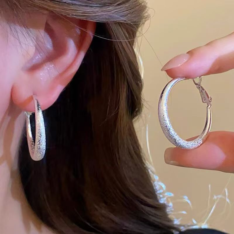 French Hong Kong Style Silver Star Filled Hoop Earrings New Popular Minimalist Face Flattering Ear Jewelry For Women