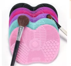 Makeup brush cleaning pad - Black - View 1