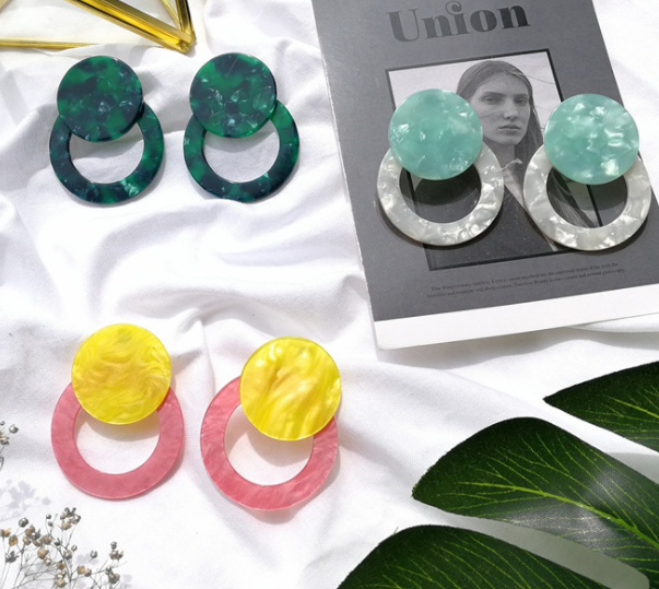 Acrylic stud circle earrings