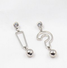 Simple and generous symbol of the tide man's ear nail