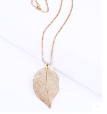 2021 new European Gold Leaf Pendant Long sweater chain pendant natural female promotional gifts wholesale manufacturers