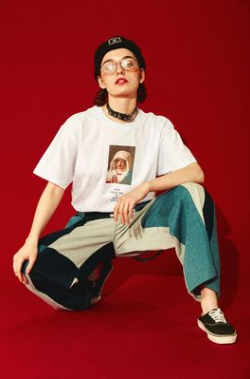 Our Lady Print couple bottom t-shirt male short-sleeved summer Europe and the United States retro style loose students half sleeve tee