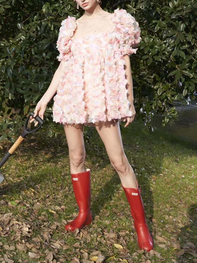 تنورة قصيرة بطباعة ناعمة للنساء مع فستان بأكمام منفوخة وتطريز أكمام قصيرة