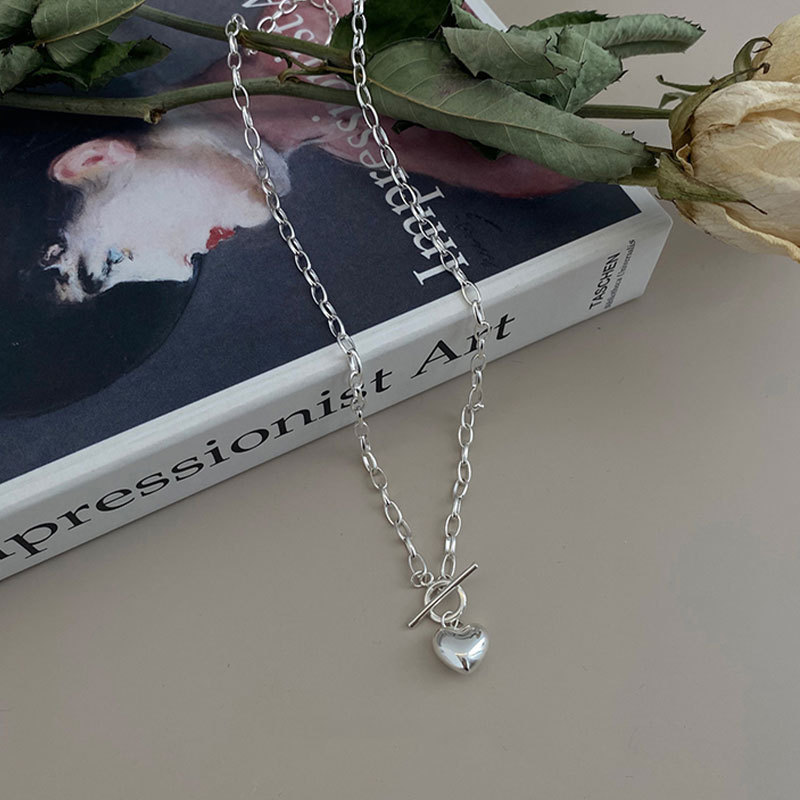 Women's Retro Fashion Elegant Peach Heart Clavicle Chain
