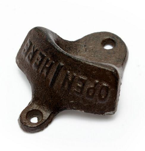 كائن حديدي حائط مطبخ بمنزل ريترو جديد من كارجو مع حامل بيرة هدية عتيقة