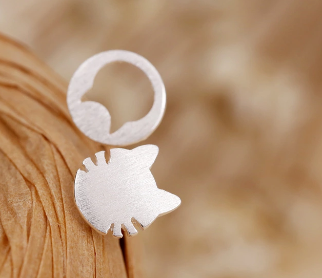 S925 sterling silver handmade silver creative cute cuteasymmetric kitten cartoon hollow earrings