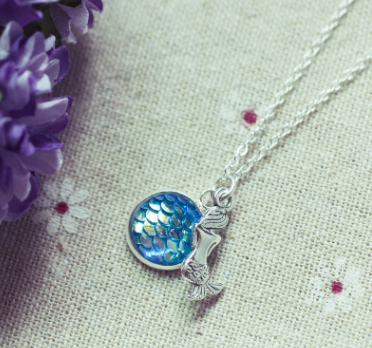 Fish scales time gemstone flat diamond pendant necklace