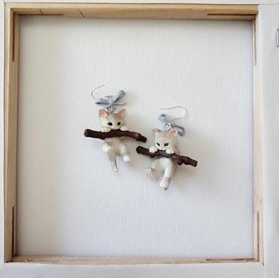 Ono Is Missing The Stereoearrings Holding The925 Silvergirl Earrings Ear Clip Zhang Kaiyi With The Same Paragraph