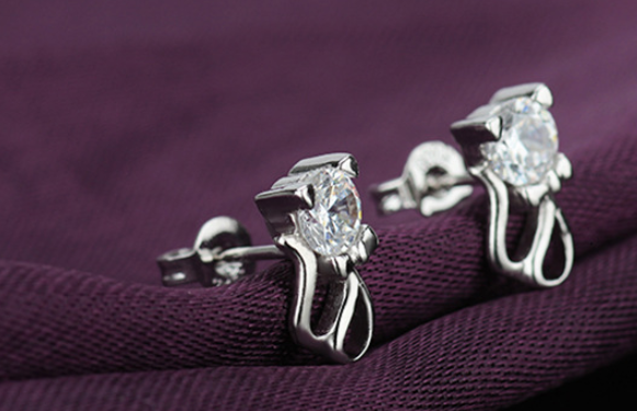 Korean Version Of Theearrings Female Models Fashion Temperament Hollow Earrings With Diamonds Ear Jewelry