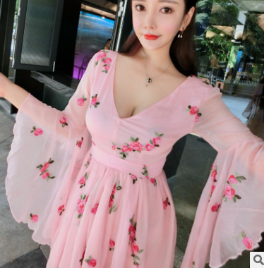 Dress female summer new Korean version of the flower embroidery sweet super fairy trumpet sleevesback skirt