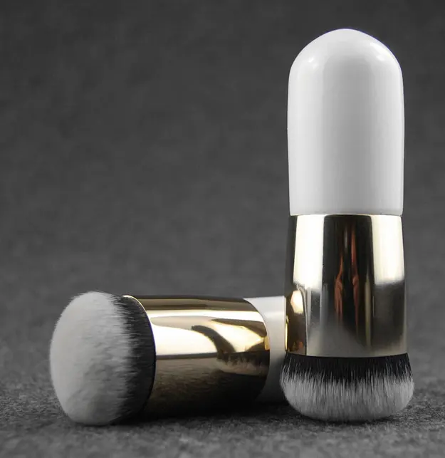 New Chubby Pier Foundation Brush Flat Cream