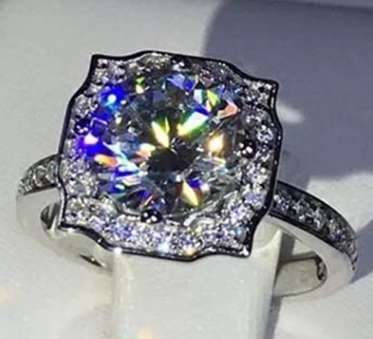 Four-claw engagement ring diamond-studded wedding ring