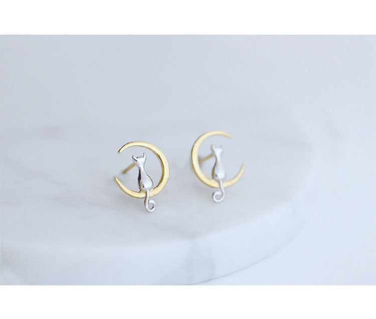 Cute Animal Earrings Charming Lovely Cat Sit On Moon Ear Stud Earrings