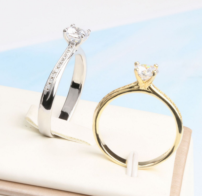 Simple creative female ring four-claw single diamond inlaid zircon gold-plated small simulation diamond ring