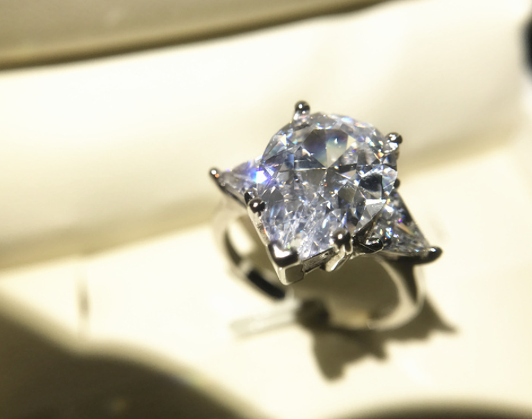 Simulation large carat diamond ring female models inlaid drop-shaped diamond ladies ring triangle new zircon exaggerated ring